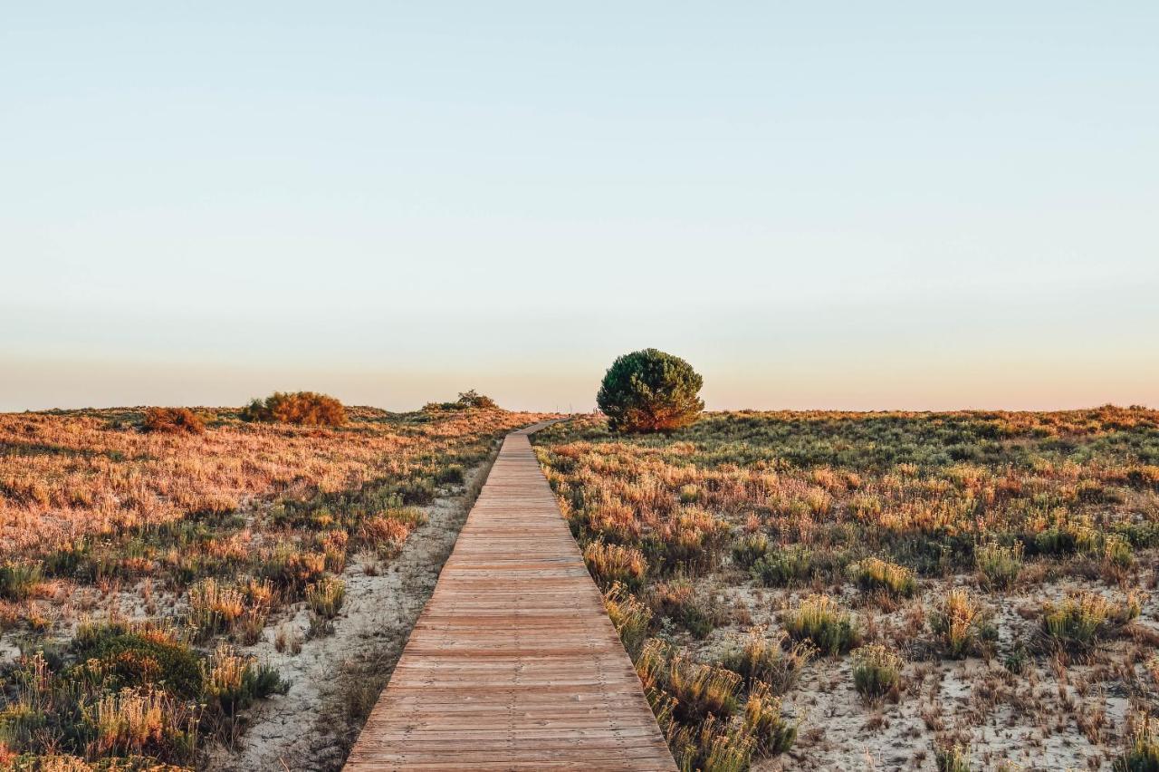 The Editory By The Sea Troia Comporta Hotel Екстер'єр фото The boardwalk at the park